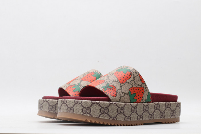 GUCC SANDALS