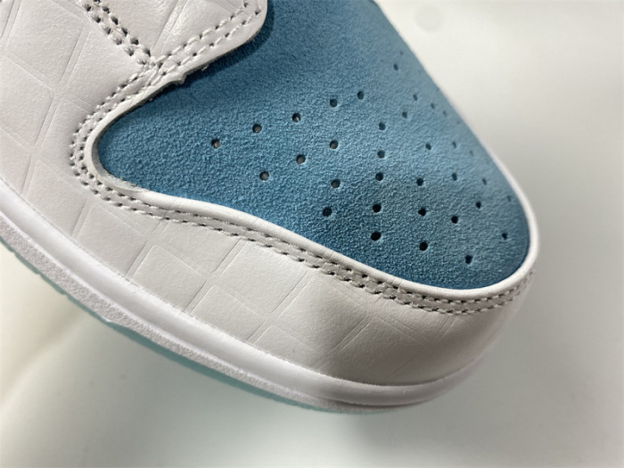 How the FTC x Nike SB Dunk Low DH7687-400
