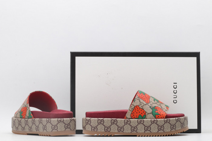 GUCC SANDALS