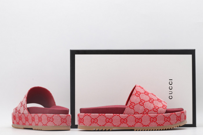 GUCC SANDALS