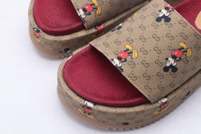 GUCC SANDALS