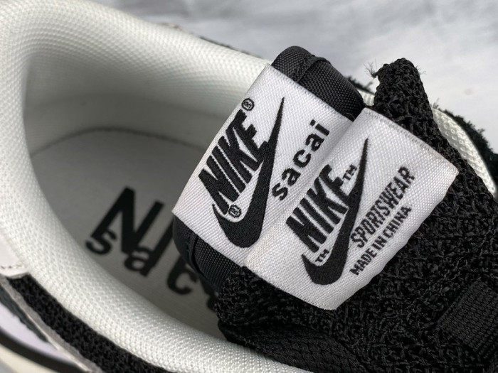 Nike Vaporwaffle sacai Black White CV1363-001
