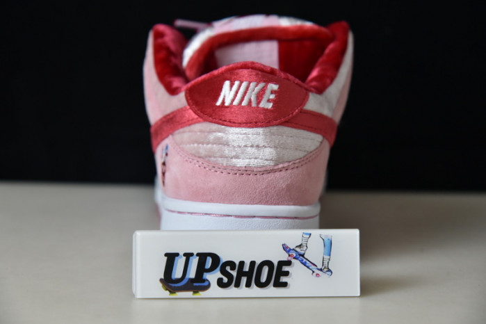 Nike SB Dunk Low StrangeLove Skateboards  CT2552-800