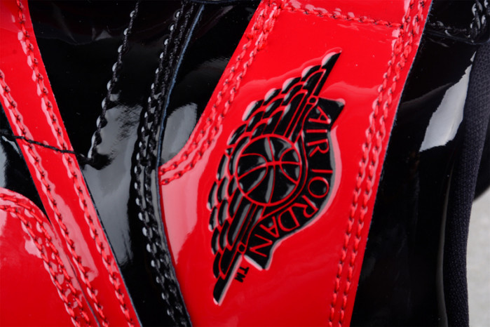 Air Jordan 1 High OG “Bred Patent” 555088-063