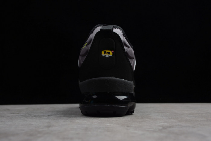 VAPORMAX PLUS BLACK/VOLT-WHITE 924453-009
