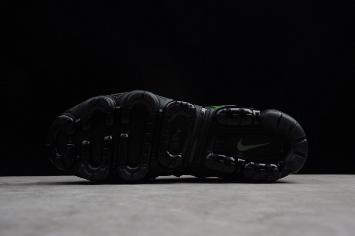 VAPORMAX PLUS BLACK/VOLT-WHITE 924453-009