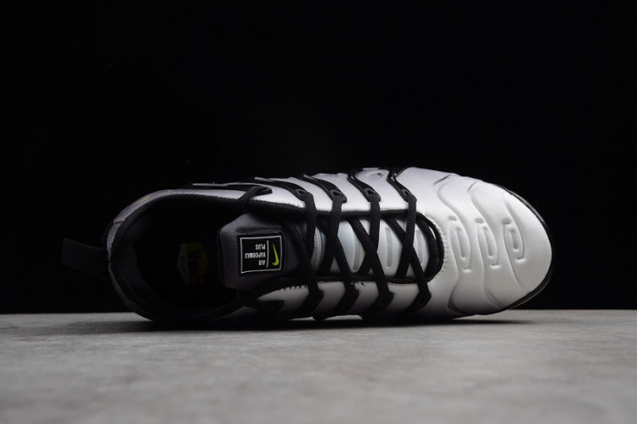 VAPORMAX PLUS BLACK/VOLT-WHITE 924453-009