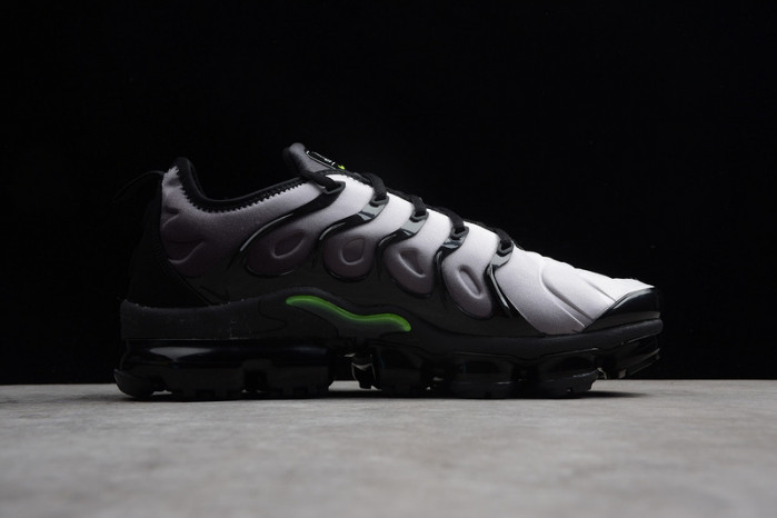VAPORMAX PLUS BLACK/VOLT-WHITE 924453-009