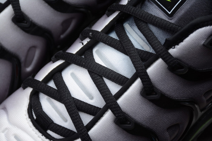 VAPORMAX PLUS BLACK/VOLT-WHITE 924453-009